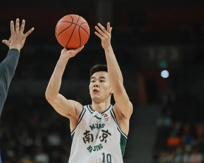 开云体育在线-郭昊文汉兹暴走也带不动同曦！王世龙+3将纯战犯，防守几乎为0！|南京同曦|篮板|比赛|季后赛|球员_新浪体育_新浪新闻